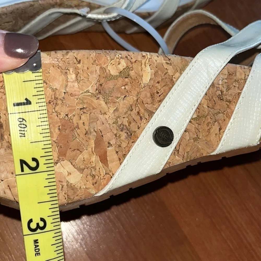 Nurture women’s white leather strap cork wedge Truth Sandals Size 9.5